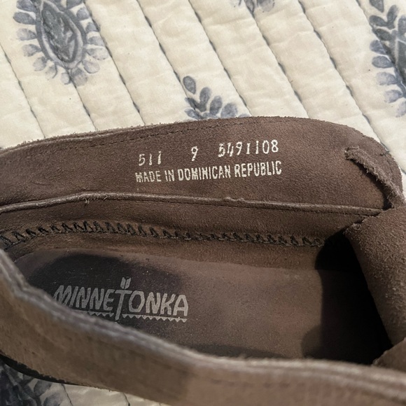 Minnetonka Gray Moccasin Booties size 9 - Picture 5 of 6